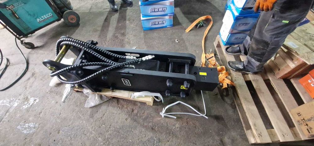 Гидромолот на экскаватор-погрузчик JCB (жсб)