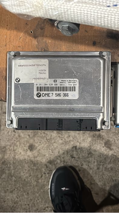 Блок управления двигателем м62 б44