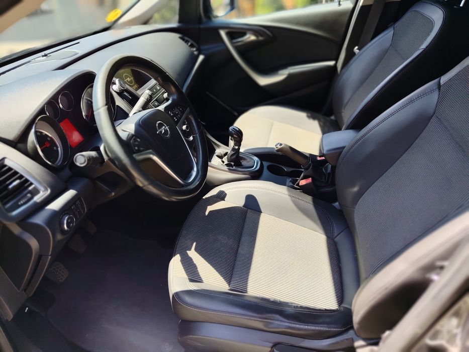 Opel Astra Sports Tourer 1.7CDTI 125CP 2012