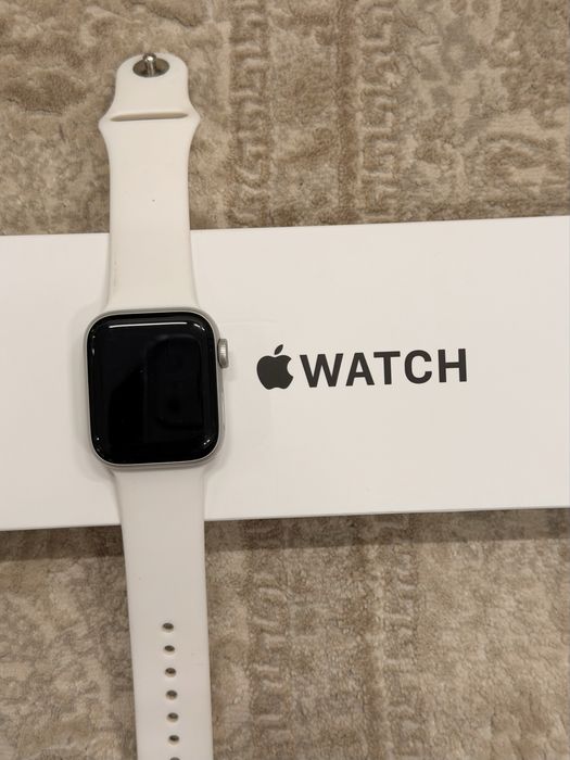 Продам часы apple watch se 2 40mm