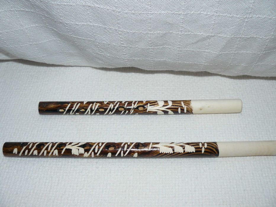 сувенирни музикални инструменти- детска гайда издаваща звук, свирки