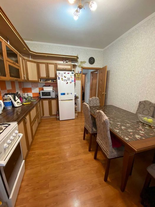 Продам 2 ком квартиру 85 кв м!