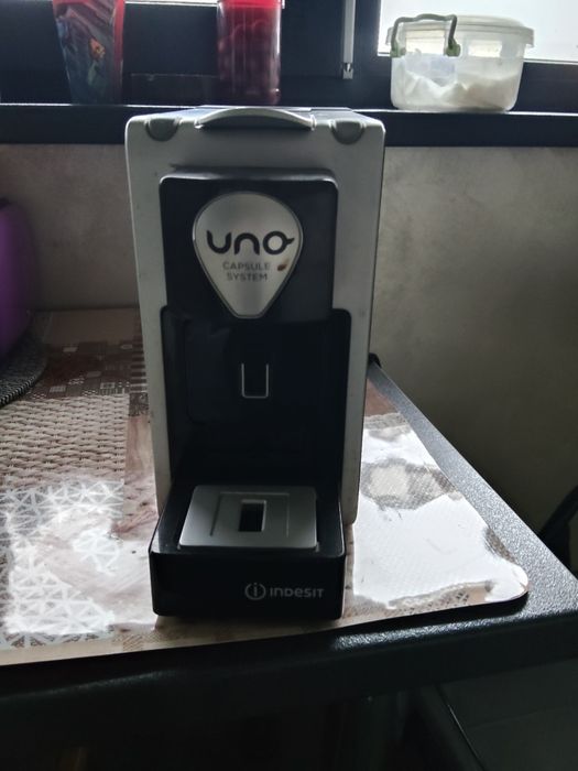 Mașina de  cafea uno capsule system