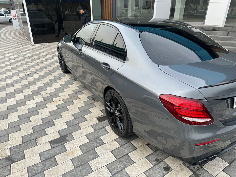 Продается оригинальный Mersedes benz E53 AMG