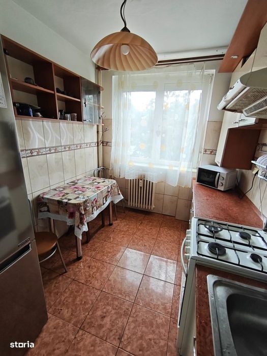 închiriez ap 2 camere Podgoria et 2