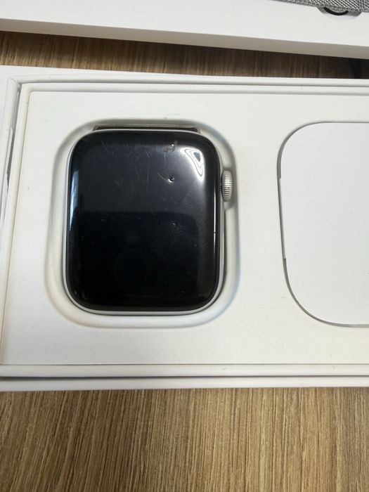 Apple Watch SE 2 44mm – Като нов, 100% Battery Health
