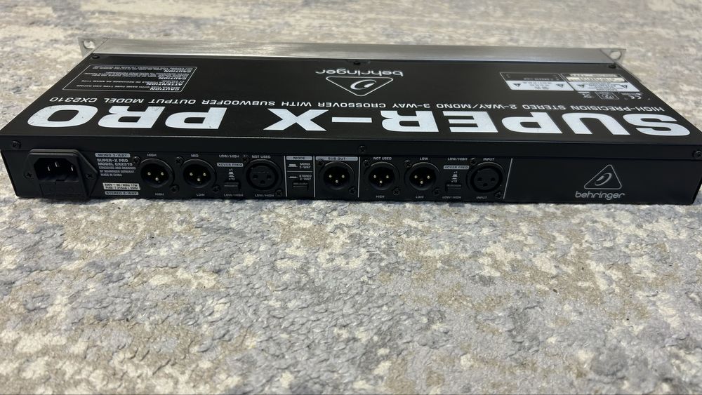 Кроссовер Behringer