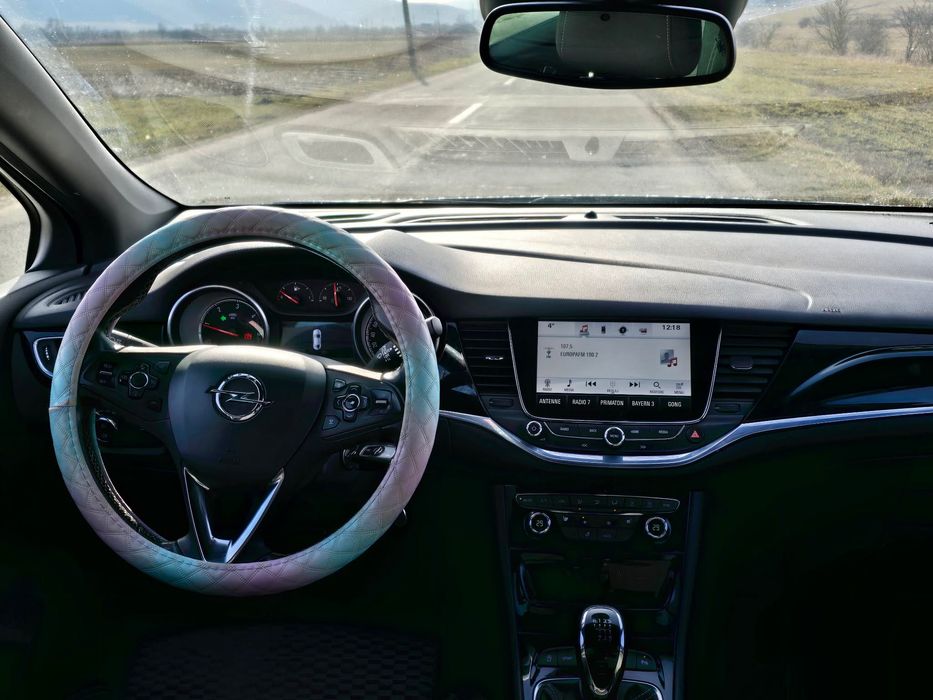 Opel Astra mașină