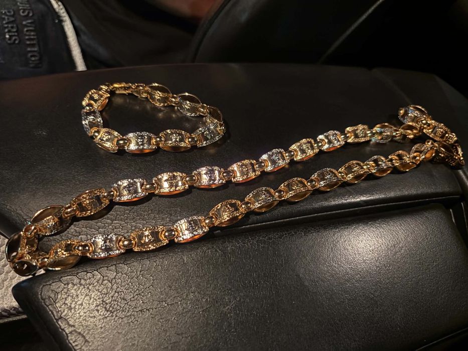Vand set versace placat cu aut