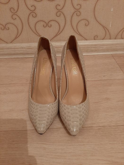 женские туфли (шпильки)