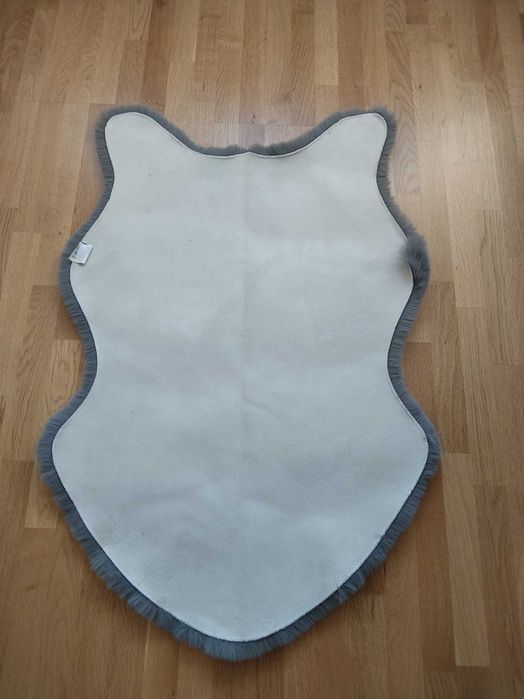 Килимче във формата на зайче