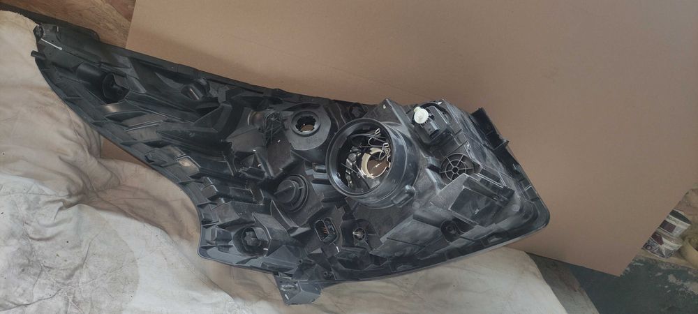 Фар за Renault Trafic III 2014/ляв