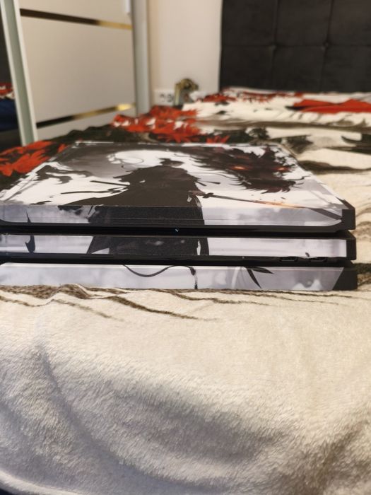 consola ps4 pro cu 2 controllere
