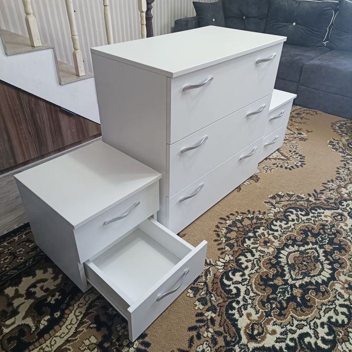 Comode și noptiere disponibile