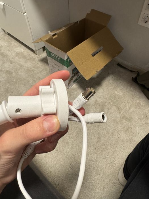 8 бр камери за видеонаблюдение + записващо у-во