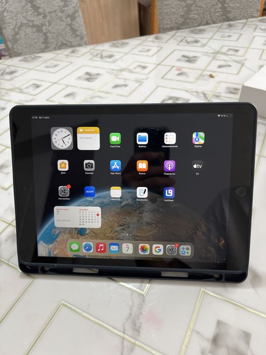 iPad (9th Generation)  Wi-Fi . 64 GB