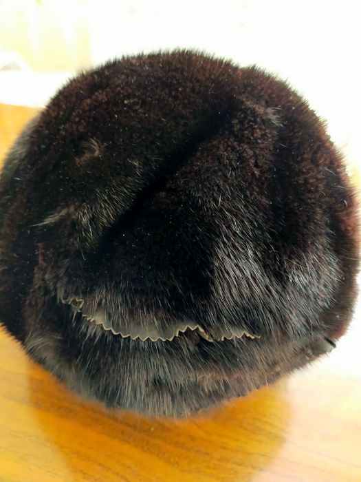 Меховые шапки в хорошем состоянии