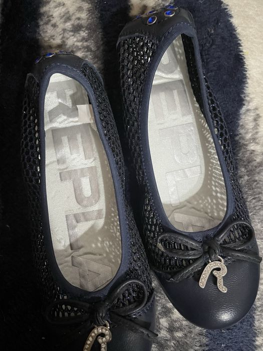 Balerini de piele , noi