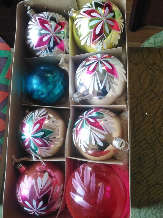 Игрушки новогодние разных гг.