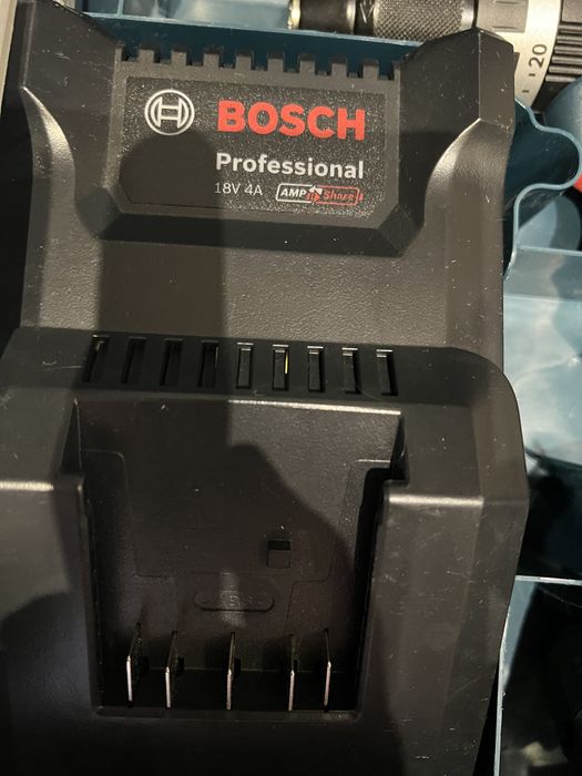 Filetanta cu percutie Bosch GSB 18v-45 cu 2 ac+ inc + acc-Sigilata