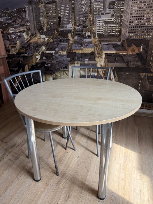 Продам стол и два стула