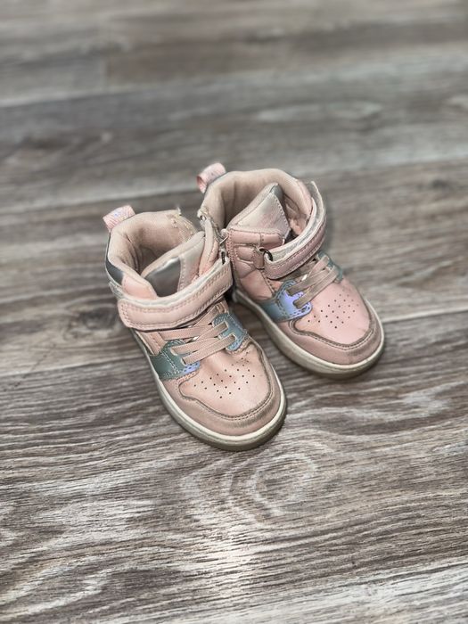 Кроссовки на весну