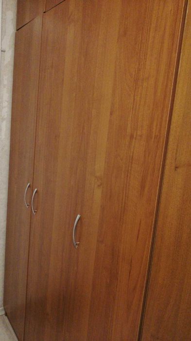 Трикрилни гардероби с надстройки. Цена 160лв за брой.