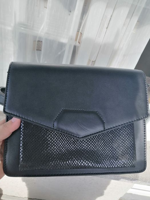 Много чанти нови