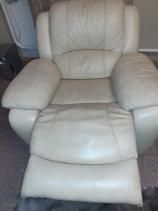 Продам кожаный уголок