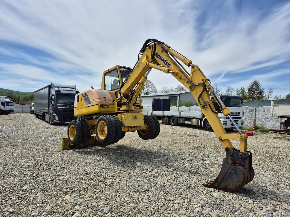 Excavator komatsu PV75 pe roți
