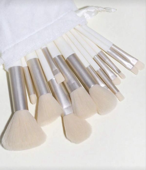 13 меки четки за грим.