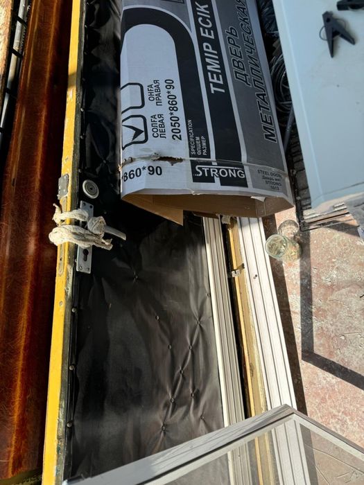 Входная железная дверь