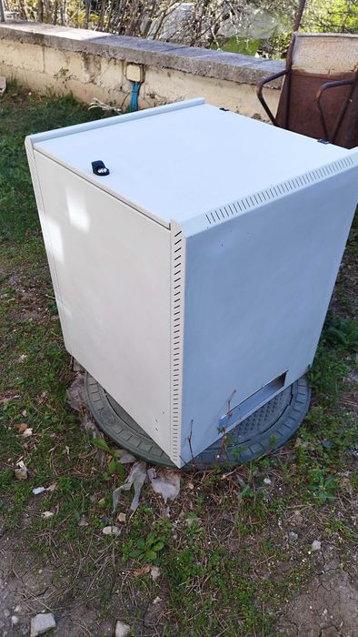 Комуникационен шкаф - сървърен шкаф - рак шкаф 12U Triton.