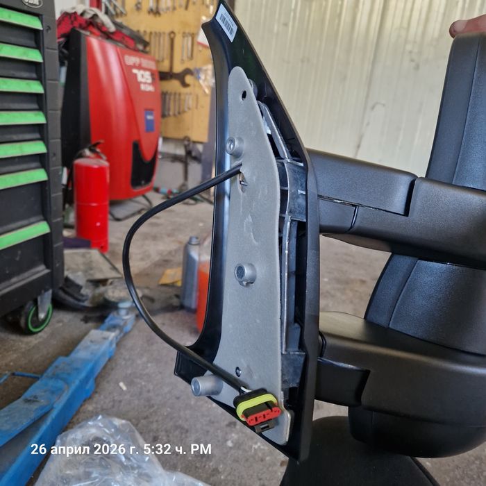 Ново ляво огледало за iveco