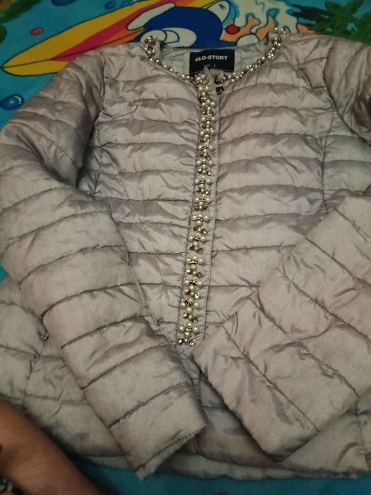 Продавам яке 1път обличано като ново е Lразмер е  удобно е .