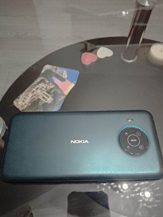 Смартфон 5G Nokia X10-комплект със зарядно.