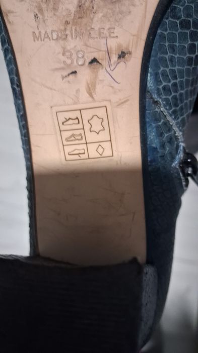 Продам ботильоны кожанные