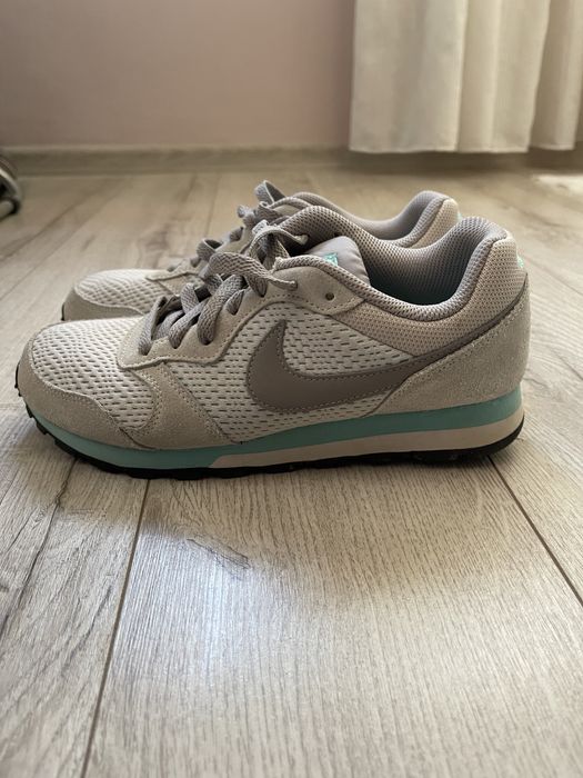 Vand adidasi Nike măr 38