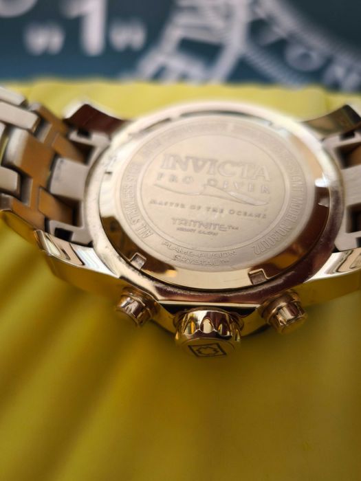 Продавам позлатен мъжки часовник INVICTA Pro Diving