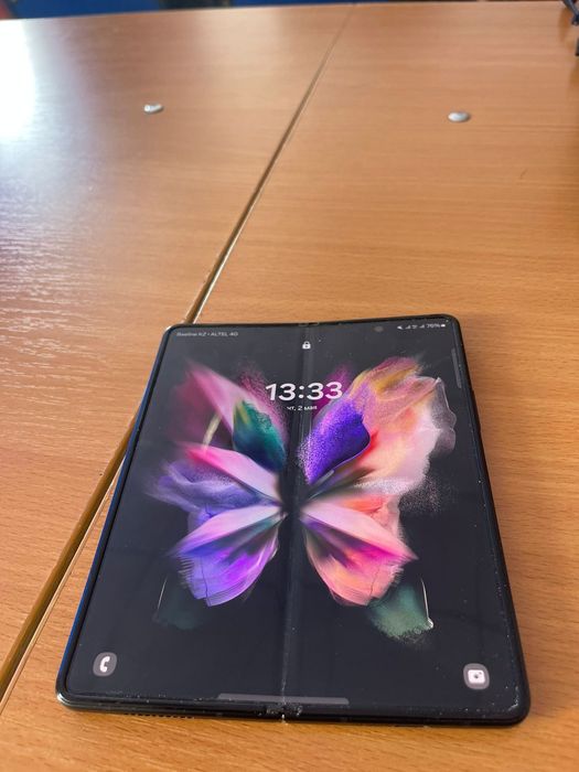Galaxy ZFold 3 256Гб в хорошем состояний.