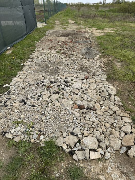 Vreau moloz pentru facut strada in bragadiru