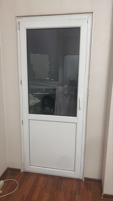 Пластиковая дверь