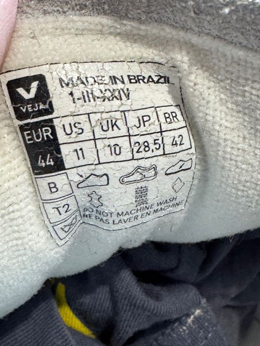 VEJA V-90 Extra White/ Cyprus.