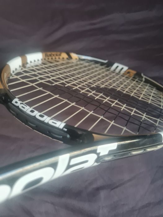 Теннисная ракетка