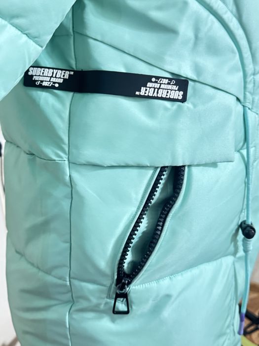 Продам куртку для девочки рост 146-152