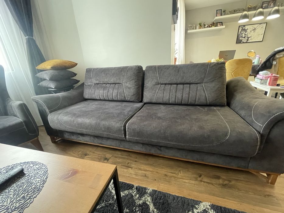 Триместен разтегателен диван и два фотьойла