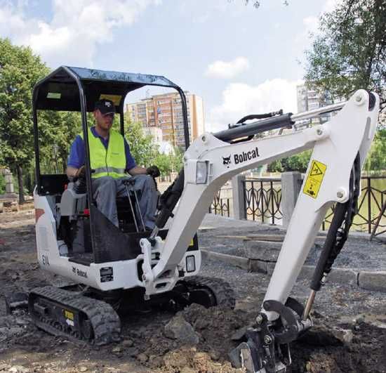 Услуги със минибагер и тристранен самосвал