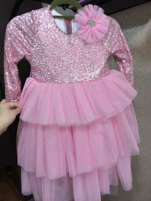 Продам красивые детские платья