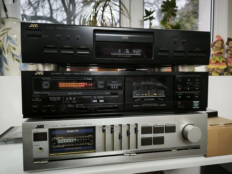 Сет JVC  A-X40 , KD-VR320 ,XL-V120
