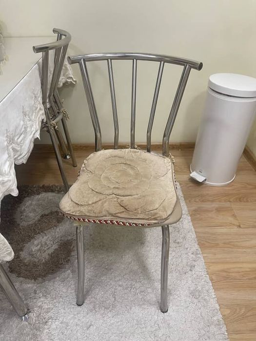 stullar sotiladi 6 dona